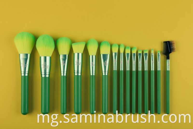 Makeup Brush 1340 Details 02